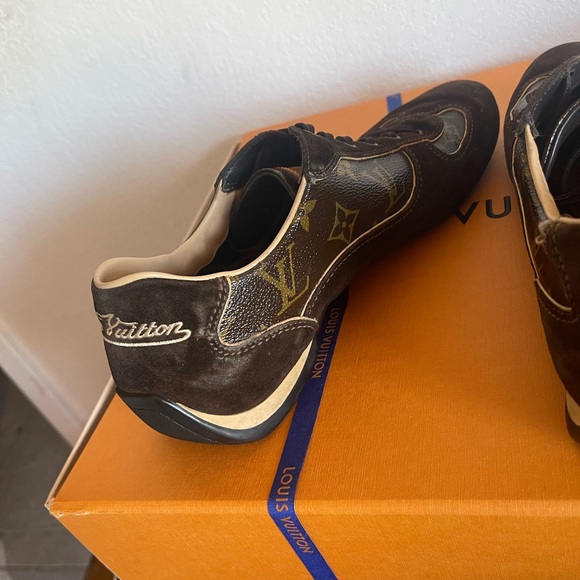 Louis Vuitton Sneakers Size 8 - Picture 12 of 13